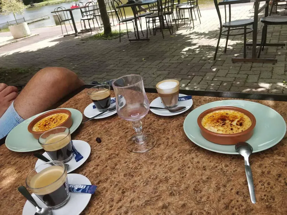 Repas exterieur terrasse